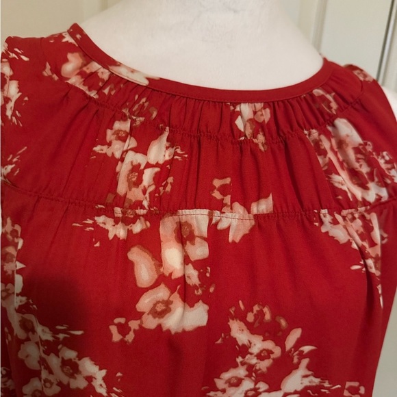 Simply Vera Vera Wang Red Floral Blouse - Picture 2 of 6